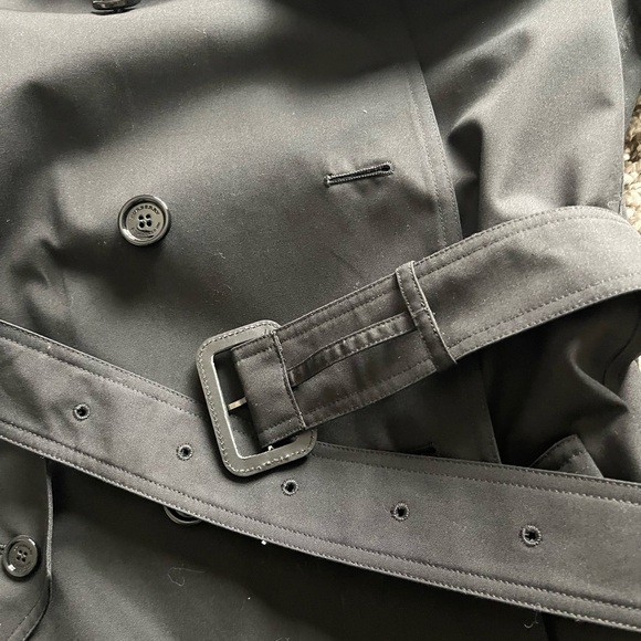 Burberry Elegant Black Trench Coat - Picture 4 of 11